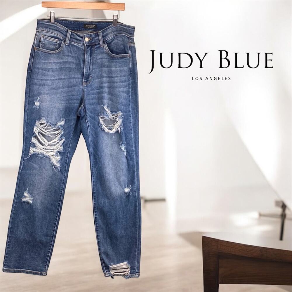Judy Blue Plus Size Women’s Distressed Staight Leg Jean Sz 24W Medium Wash Denim